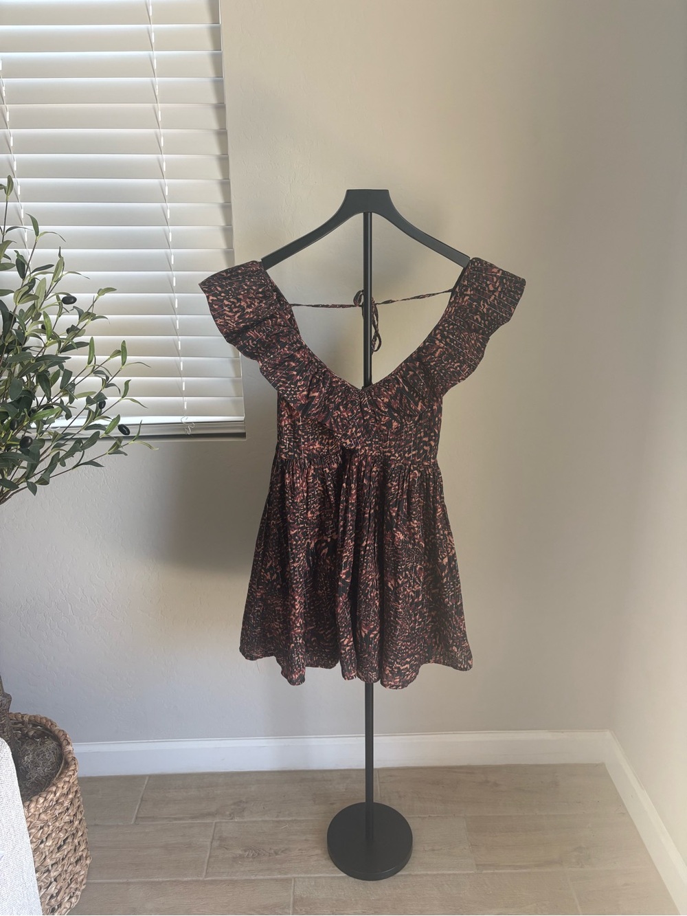 BNWT Anthropologie Flutter Sleeve V-Neck Mini Dress in Black and Rust
